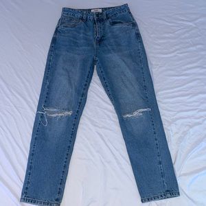 COTTON:ON Knee Ripped Mom-Jeans